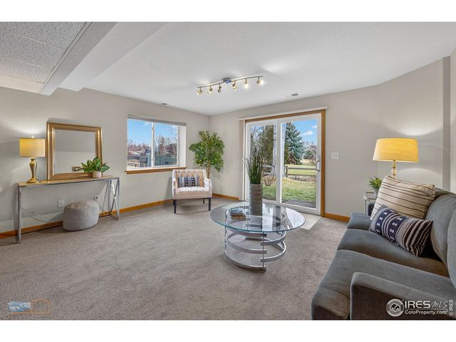 379 Lodgewood Ln, Lafayette, CO 80026