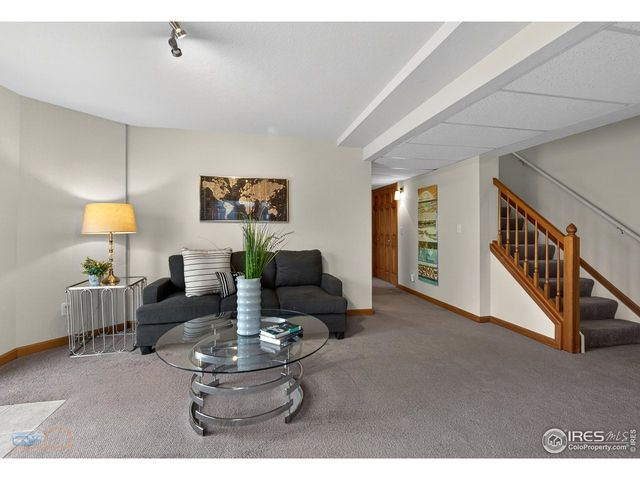 379 Lodgewood Ln, Lafayette, CO 80026