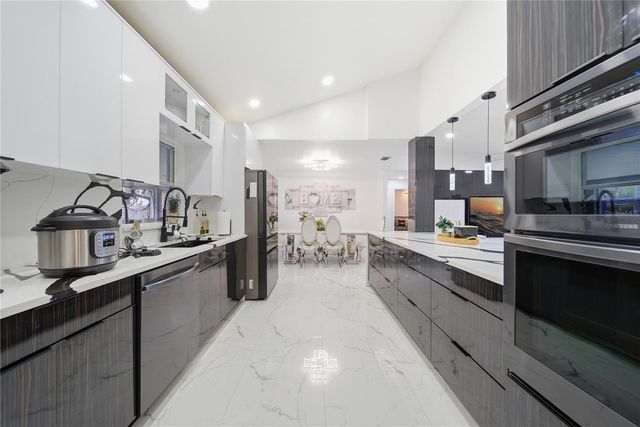 4916 HI VISTA CIRCLE, Tampa, FL 33625