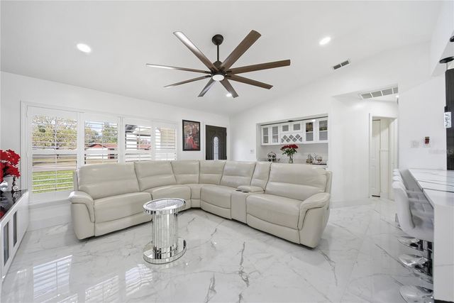 4916 HI VISTA CIRCLE, Tampa, FL 33625