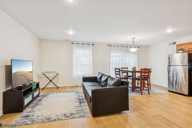 18 Joseph Dr 18, Newton Town, NJ 07860