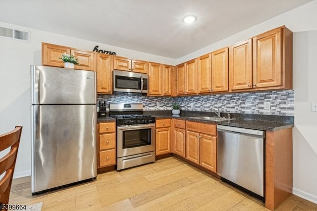 18 Joseph Dr 18, Newton Town, NJ 07860