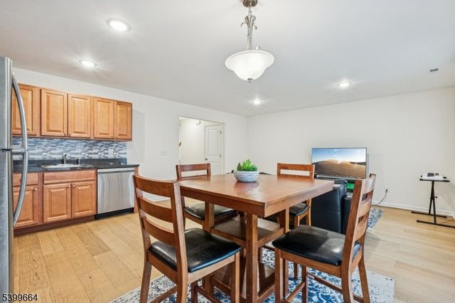 18 Joseph Dr 18, Newton Town, NJ 07860