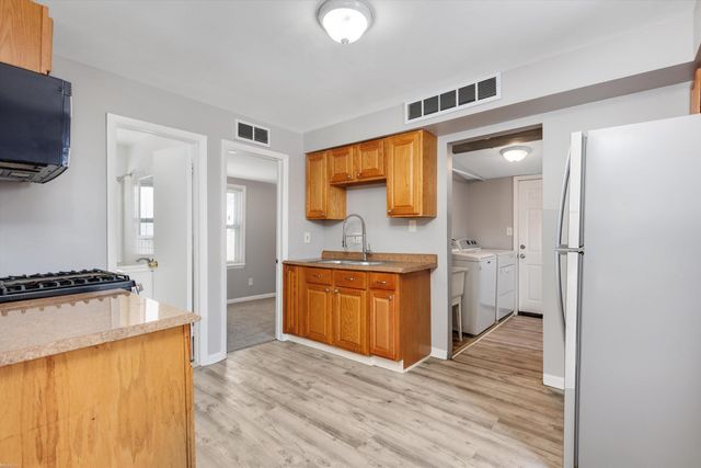 17835 Tennyson Street, Roseville, MI 48066