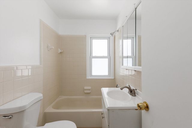 17835 Tennyson Street, Roseville, MI 48066