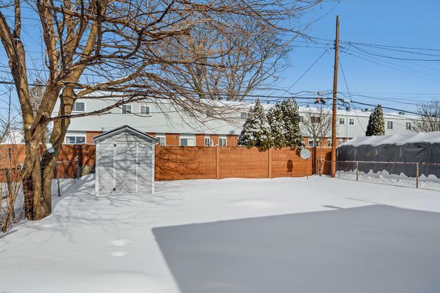 17835 Tennyson Street, Roseville, MI 48066