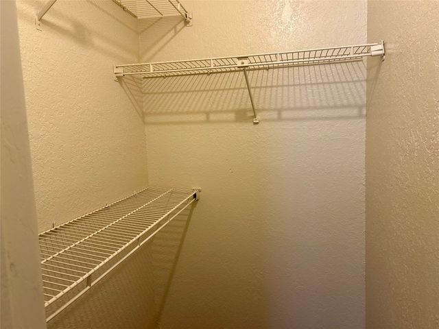 409 Crest Line Drive, Arlington, TX 76012