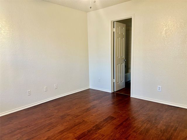 409 Crest Line Drive, Arlington, TX 76012