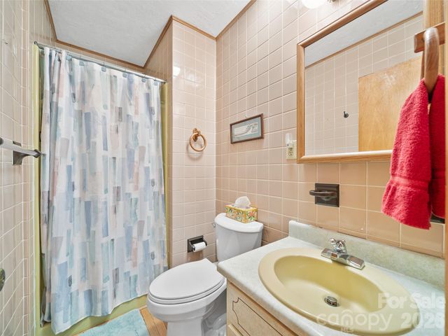 820 Wild Rose Lane, Burnsville, NC 28714