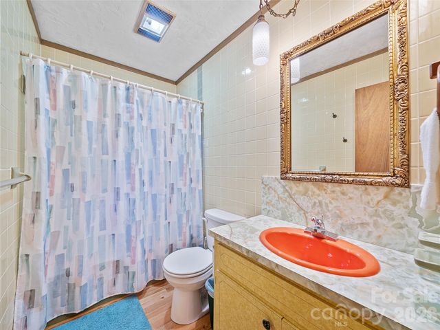 820 Wild Rose Lane, Burnsville, NC 28714