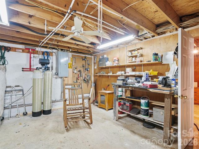 820 Wild Rose Lane, Burnsville, NC 28714