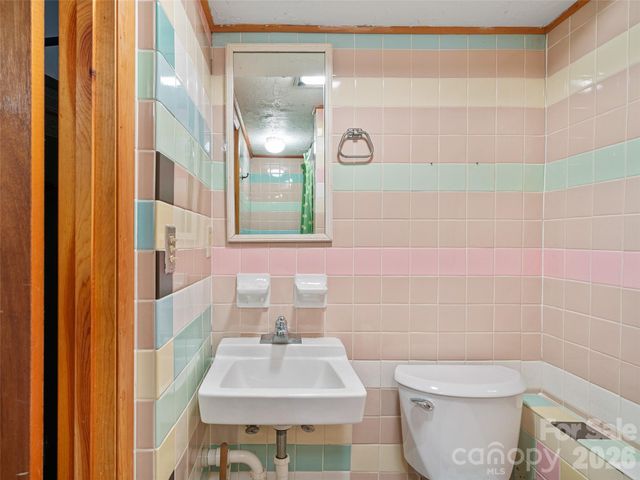 820 Wild Rose Lane, Burnsville, NC 28714