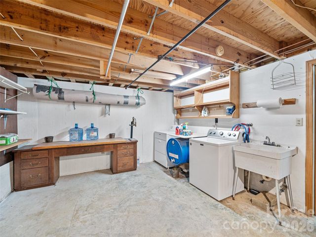 820 Wild Rose Lane, Burnsville, NC 28714