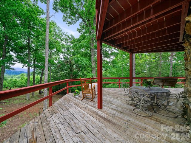 820 Wild Rose Lane, Burnsville, NC 28714