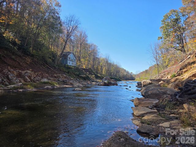820 Wild Rose Lane, Burnsville, NC 28714
