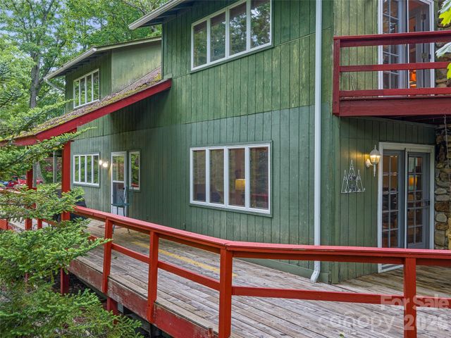 820 Wild Rose Lane, Burnsville, NC 28714