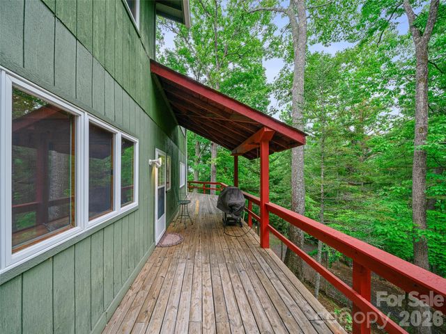 820 Wild Rose Lane, Burnsville, NC 28714