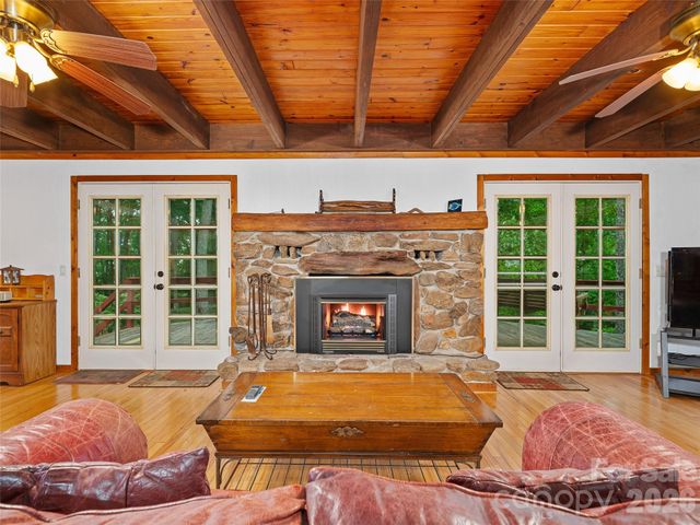 820 Wild Rose Lane, Burnsville, NC 28714