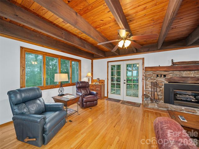 820 Wild Rose Lane, Burnsville, NC 28714