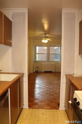 31 Woodland Street 7N, Hartford, CT 06105