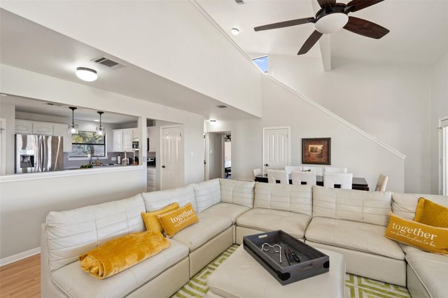 414 Gregg DR, Spicewood, TX 78669