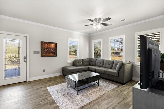 414 Gregg DR, Spicewood, TX 78669