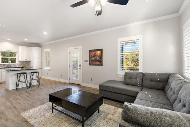 414 Gregg DR, Spicewood, TX 78669