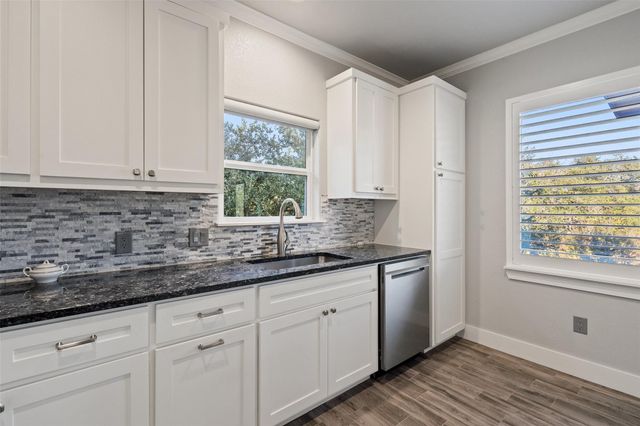 414 Gregg DR, Spicewood, TX 78669