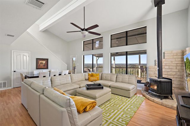 414 Gregg DR, Spicewood, TX 78669