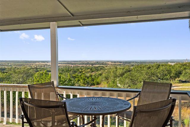 414 Gregg DR, Spicewood, TX 78669
