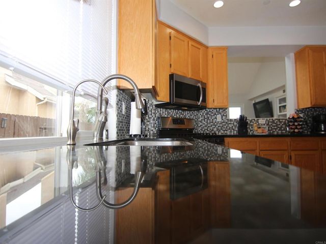 445 Poets Square, Fallbrook, CA 92028