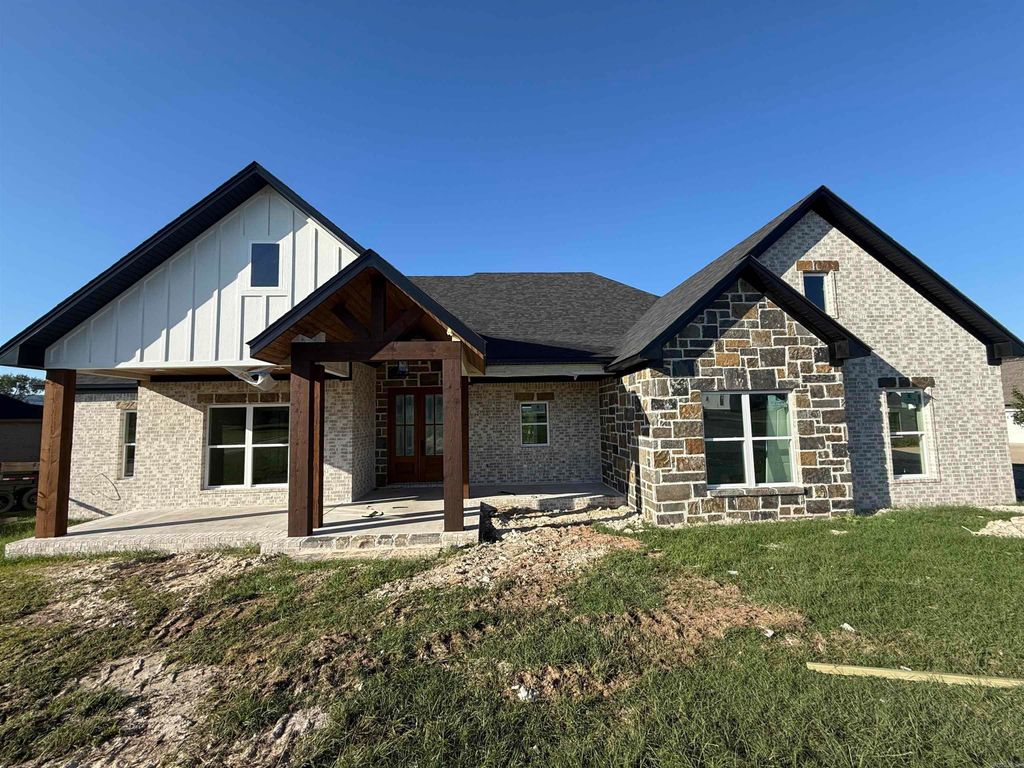 130 Emerald Lane, Greers Ferry, AR 72067