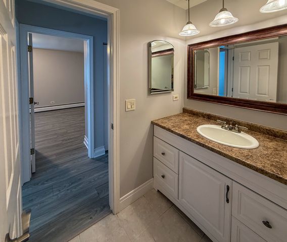 9S070 Frontage Road 102, Willowbrook, IL 60527