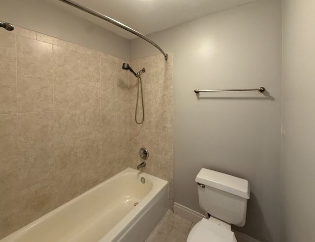 9S070 Frontage Road 102, Willowbrook, IL 60527