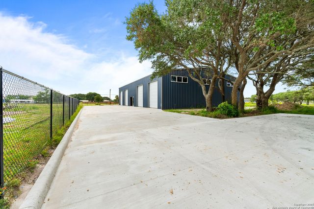 114 W First St, Rockport, TX 78382