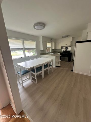 172 Larchwood Avenue, Oakhurst, NJ 07755