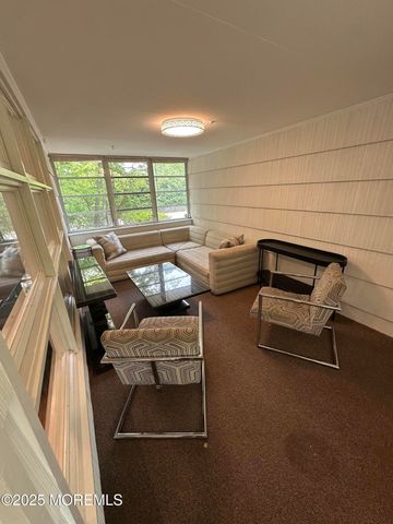 172 Larchwood Avenue, Oakhurst, NJ 07755