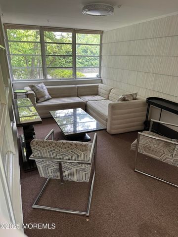 172 Larchwood Avenue, Oakhurst, NJ 07755