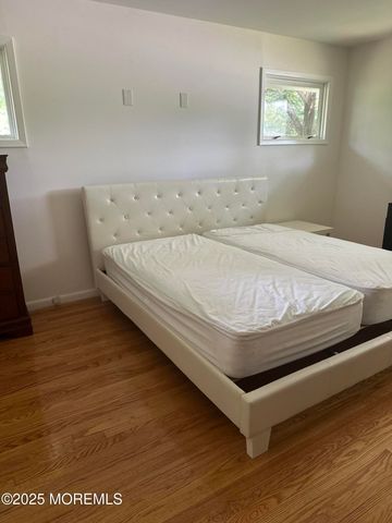 172 Larchwood Avenue, Oakhurst, NJ 07755