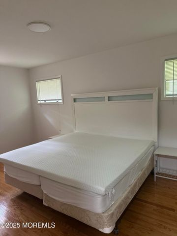 172 Larchwood Avenue, Oakhurst, NJ 07755