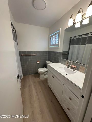 172 Larchwood Avenue, Oakhurst, NJ 07755