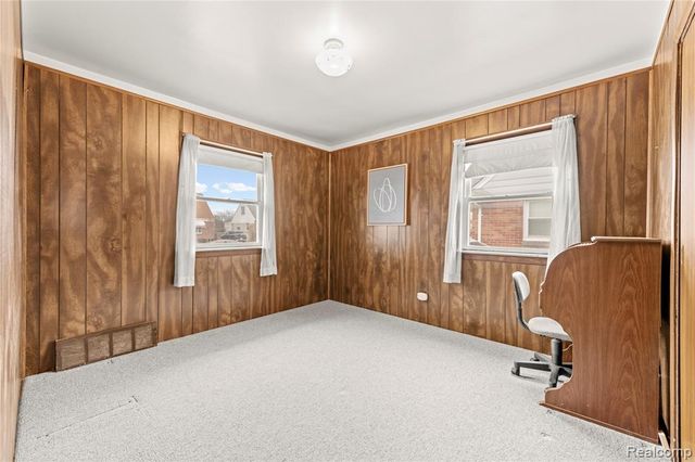 25215 Mackinac Street, Roseville, MI 48066