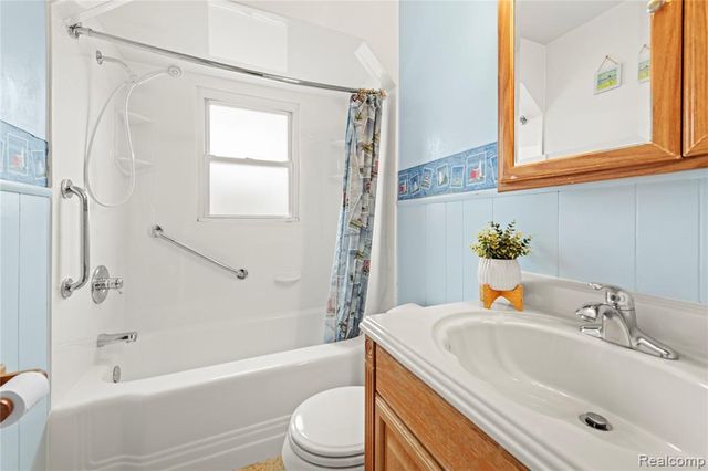 25215 Mackinac Street, Roseville, MI 48066