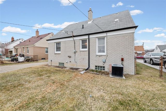 25215 Mackinac Street, Roseville, MI 48066