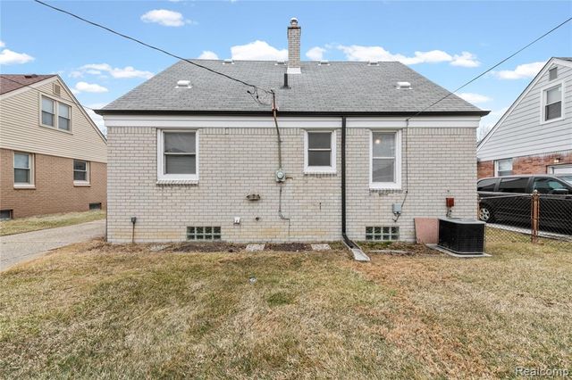 25215 Mackinac Street, Roseville, MI 48066