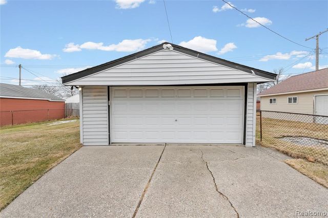 25215 Mackinac Street, Roseville, MI 48066