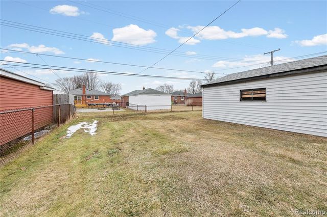 25215 Mackinac Street, Roseville, MI 48066