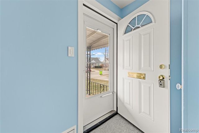 25215 Mackinac Street, Roseville, MI 48066