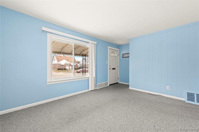 25215 Mackinac Street, Roseville, MI 48066