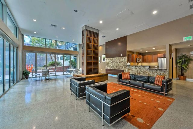 321 10th Ave. 2208, San Diego, CA 92101